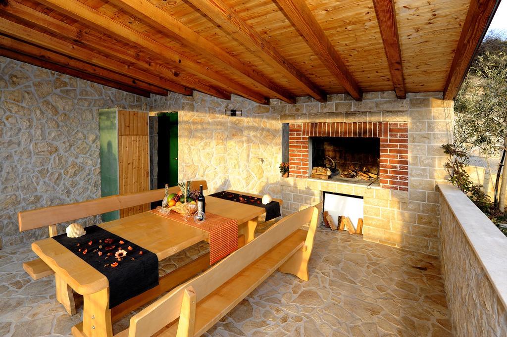 Holiday Home Mirna Vala Sevid ภายนอก รูปภาพ