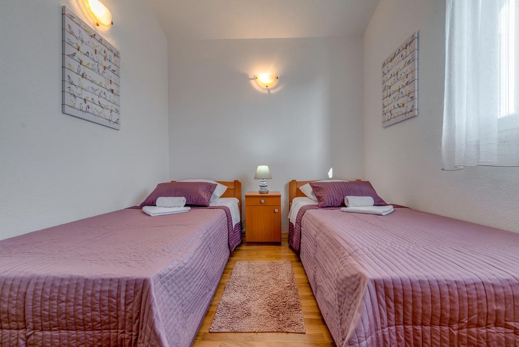 Holiday Home Mirna Vala Sevid ภายนอก รูปภาพ