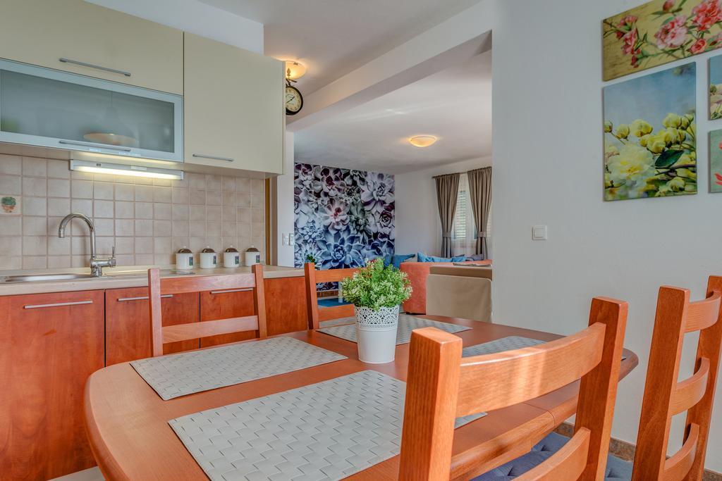Holiday Home Mirna Vala Sevid ภายนอก รูปภาพ