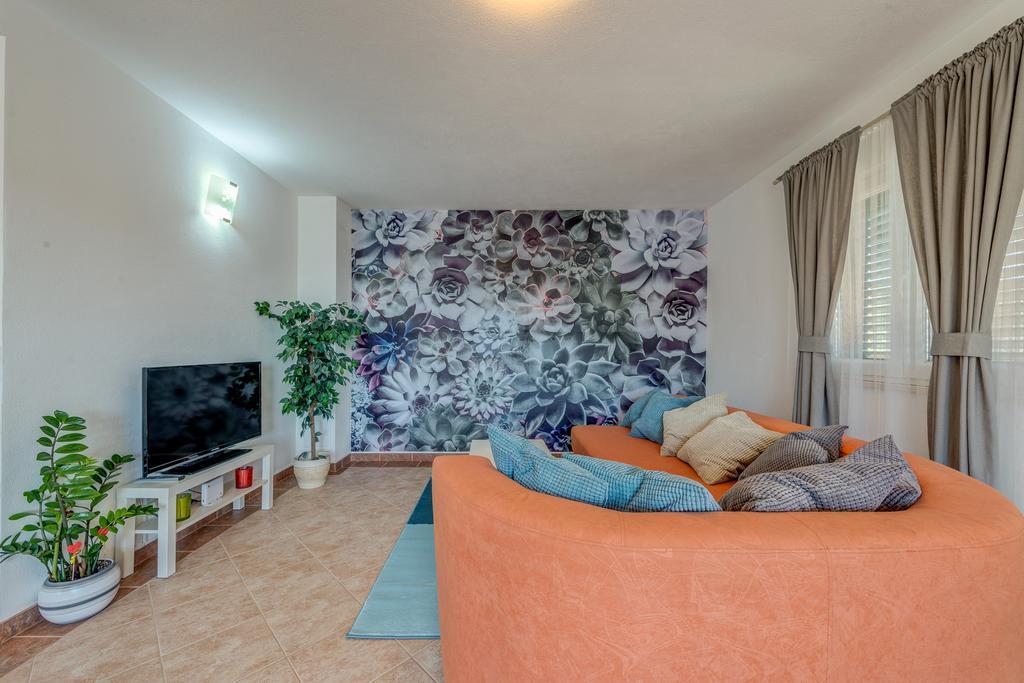 Holiday Home Mirna Vala Sevid ภายนอก รูปภาพ